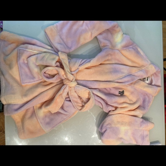 Victoria’s Secret Pink plush bathrobe in tie dye - Picture 9 of 9